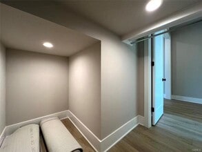 Building Photo - 118 Oakstone