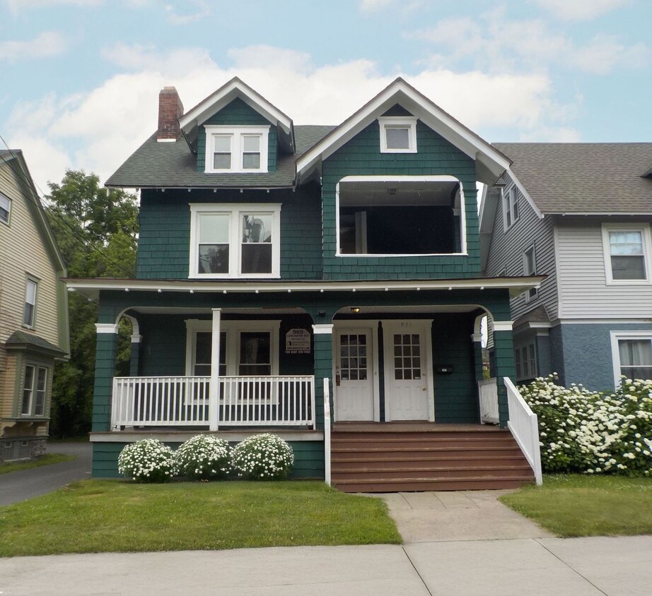 Photo - Beautiful 3 Bedroom July 1, 2026