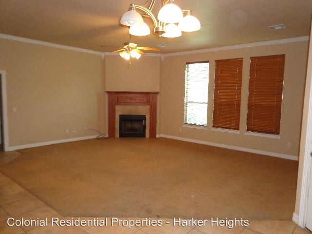 Building Photo - 4 br, 3.5 bath House - 3933 Bella Vista Loop