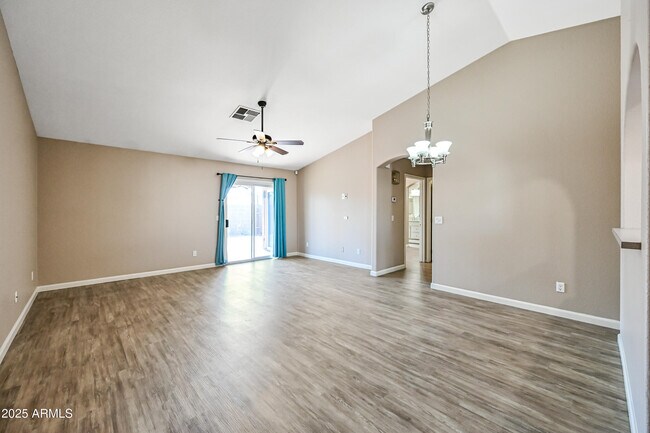 Foto del edificio - 757 E Wildhorse Dr