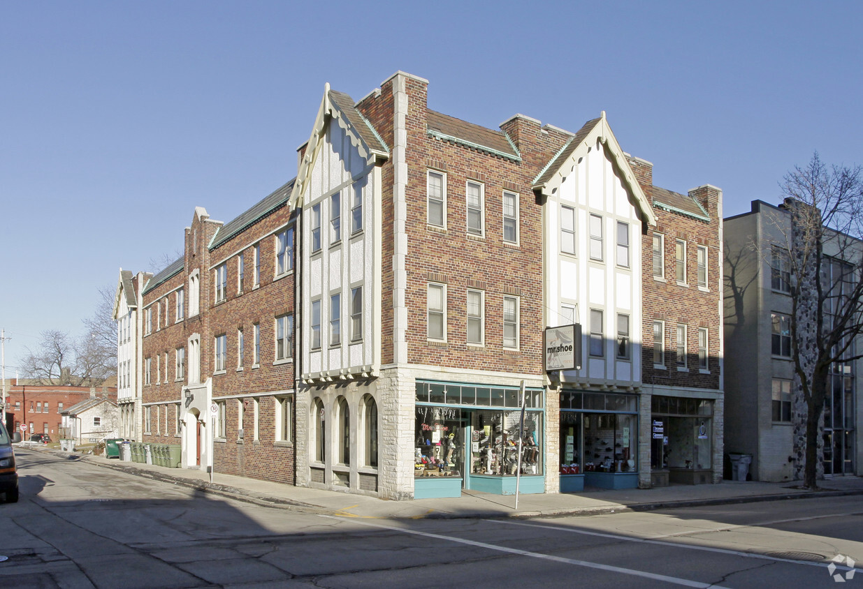 Primary Photo - Farwell Studio Apartments