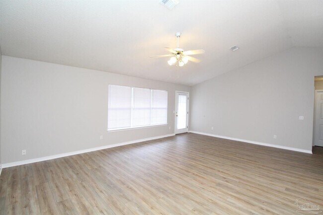 Foto del edificio - 6854 Cedar Ridge Cir