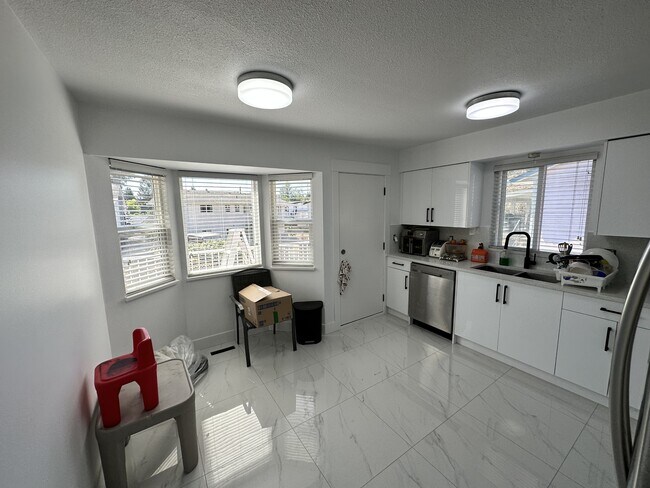 Photo du bâtiment - 31882 Mayne Ave