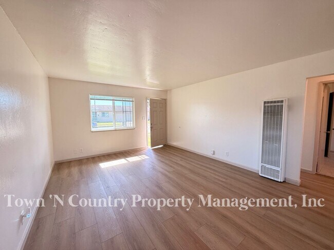 Foto del edificio - 818-820 University Ave.