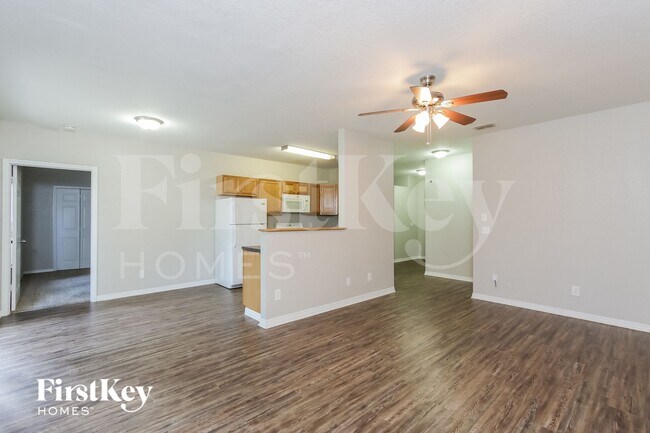 Building Photo - 3422 Renault Cir