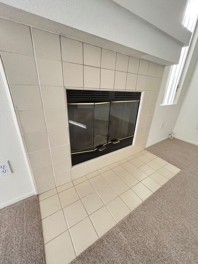 Building Photo - 2 Bedroom Condo in Del Mar Highlands.