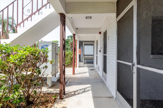 Building Photo - 2348 Shelley St