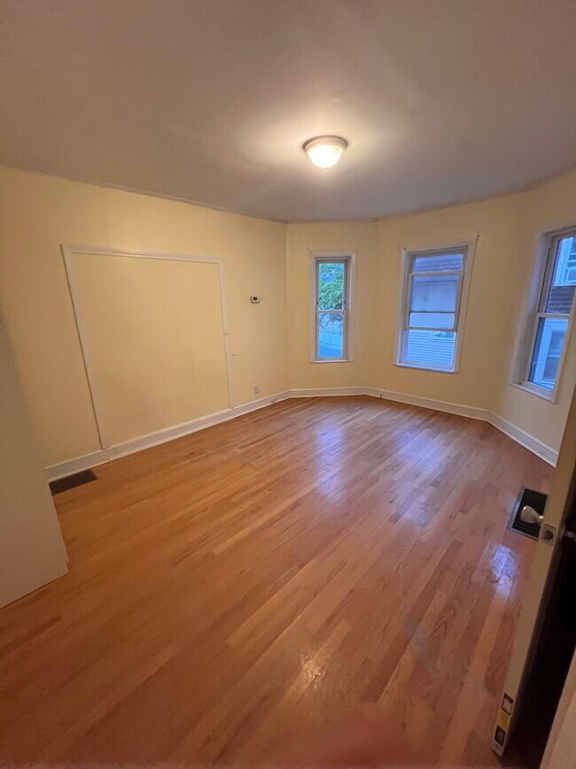 Building Photo - 60 Pine St