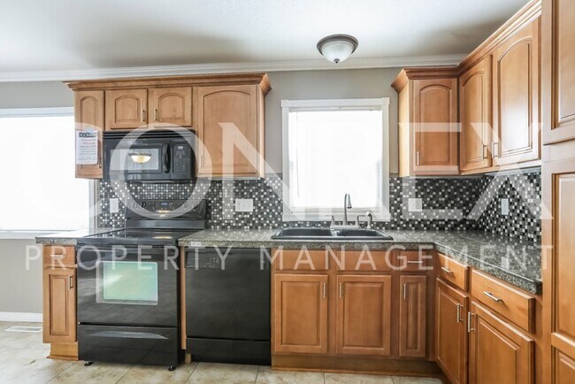 Foto del edificio - Beautiful 4 Bedroom