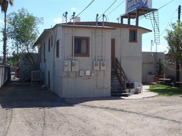 Primary Photo - 1210 E Van Buren St