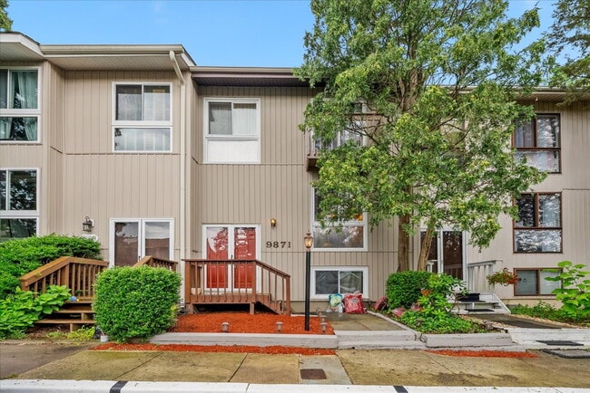 Building Photo - "Charming 4-Bed Townhouse with Granite Tou...