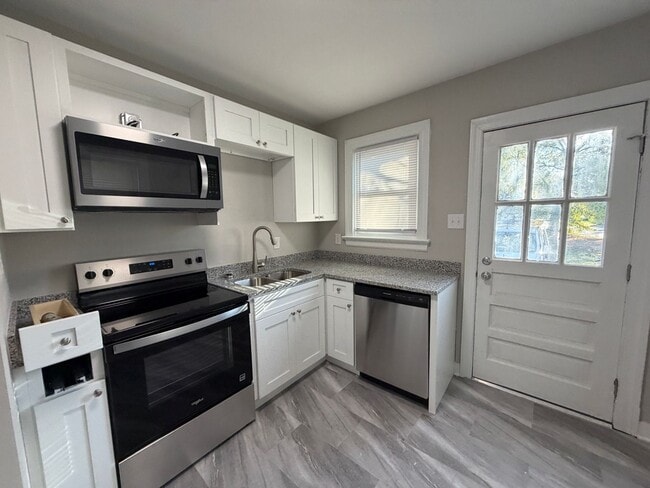 Building Photo - Great renovated 2 bedroom house in Richmond