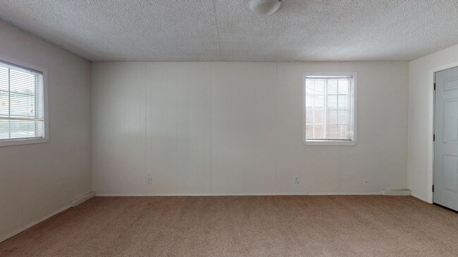 Foto del edificio - 44309 Heaton Ave