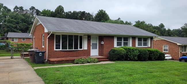 Building Photo - 2111 Carpenter St