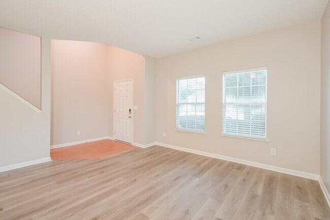 Building Photo - 2115 Palatine Pl