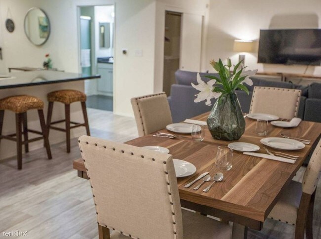 Foto del edificio - 1311 W 5th St