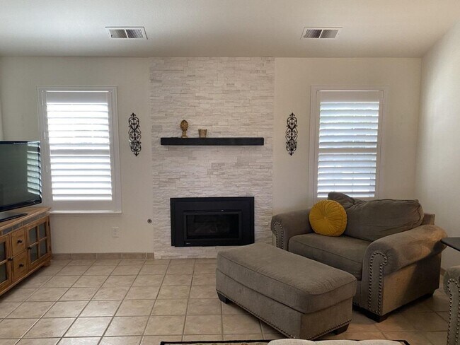 Foto del edificio - For Rent: Beautiful 3 Bed / 2.5 Bath Home ...