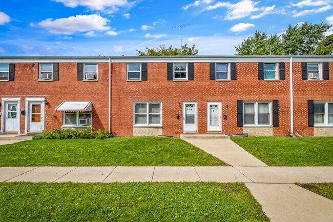 Foto del edificio - 843 McHenry Rd