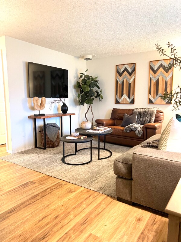 Foto del edificio - 10022 Farwest Dr SW