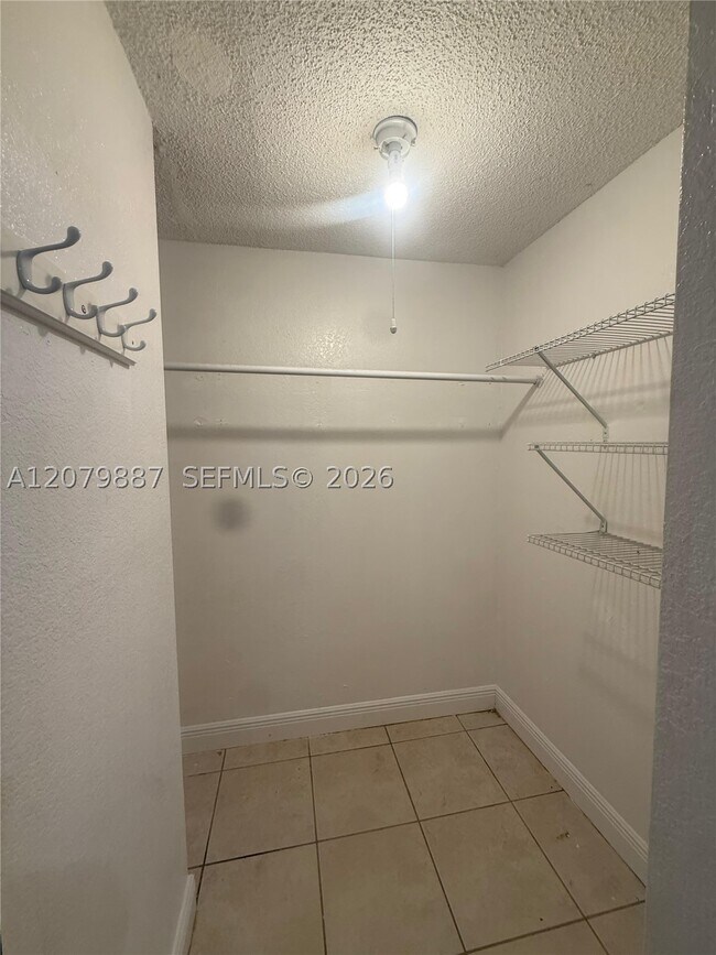 Foto del edificio - 14800 NW 2nd Ave