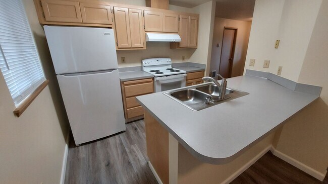 Building Photo - Updated 3 bed 2 bath rambler w/ 2 car gara...