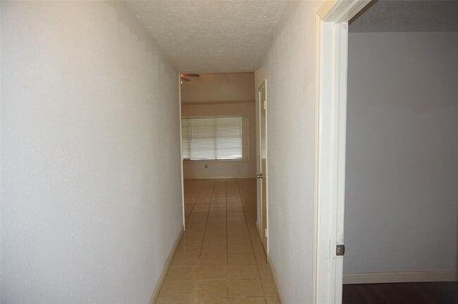 Building Photo - 6223 S Greenpark Dr