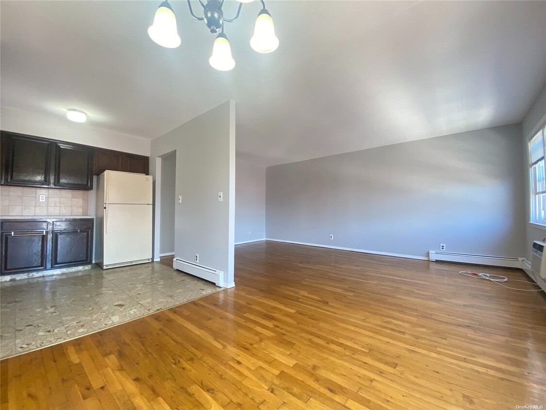 Foto principal - 32-47-47 42nd St