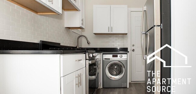 Building Photo - 3843 N Greenview Ave