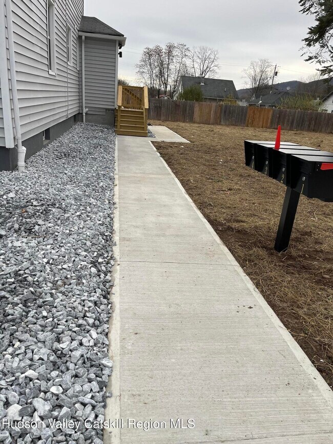 Foto del edificio - 12 Backman Ave