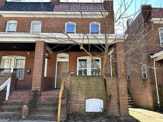 Building Photo - 2 br, 1 bath Duplex - 4227 Euclid Avenue A