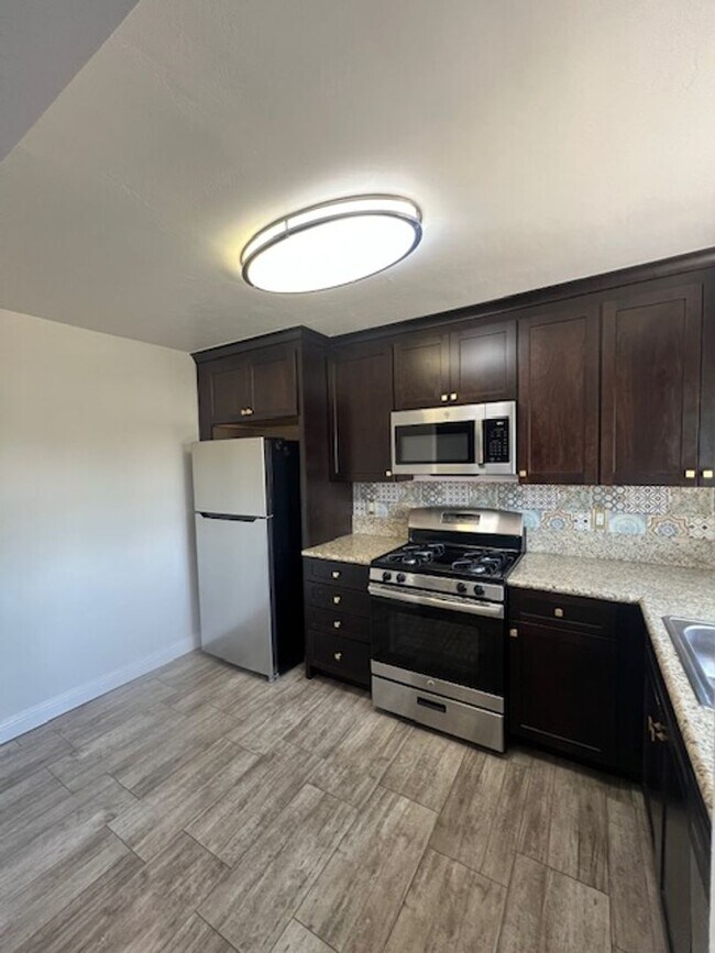 Building Photo - La Mesa Multi