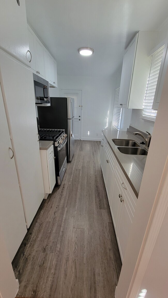 Foto del edificio - 2717 W Clark Ave