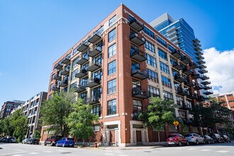 Building Photo - 843 W Adams St