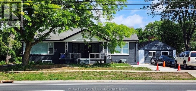 Building Photo - 730 Cabana Road W