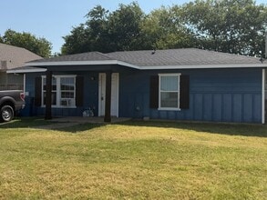 Building Photo - 209 Railroad Ave