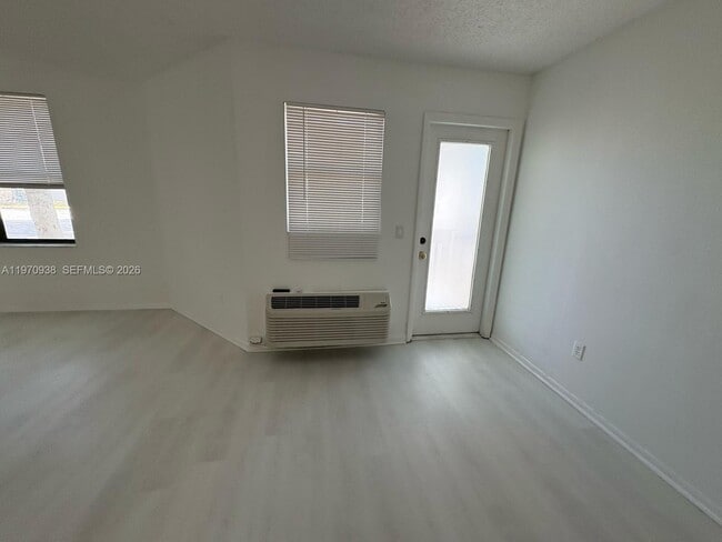 Foto del edificio - 4481 W McNab Rd