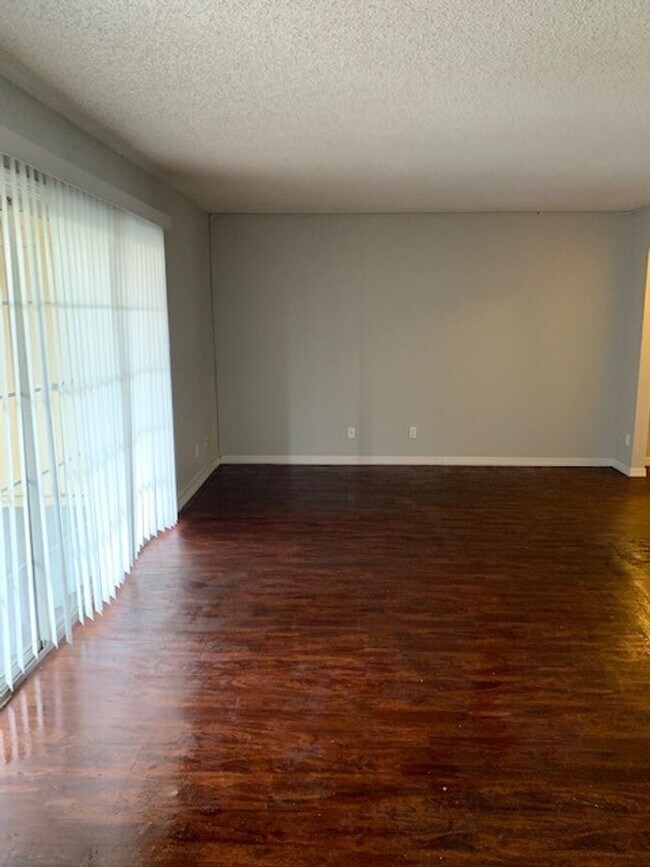 Foto del edificio - 2/2 Condo Available Now!