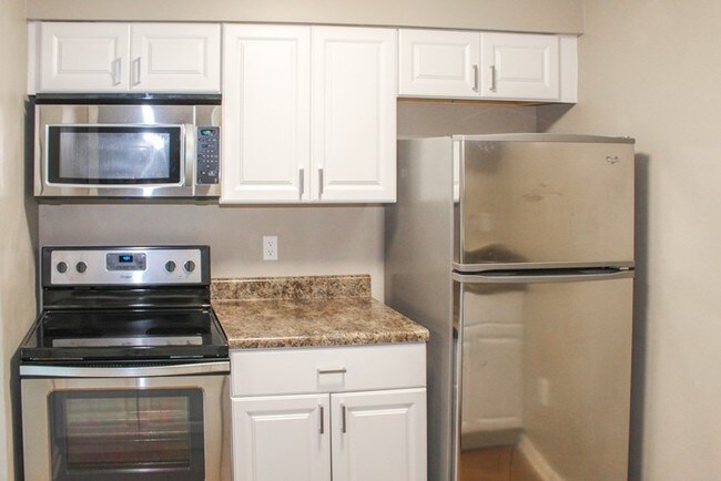 Building Photo - 2 Bedroom 1 Bath Stunning Westport Apartment