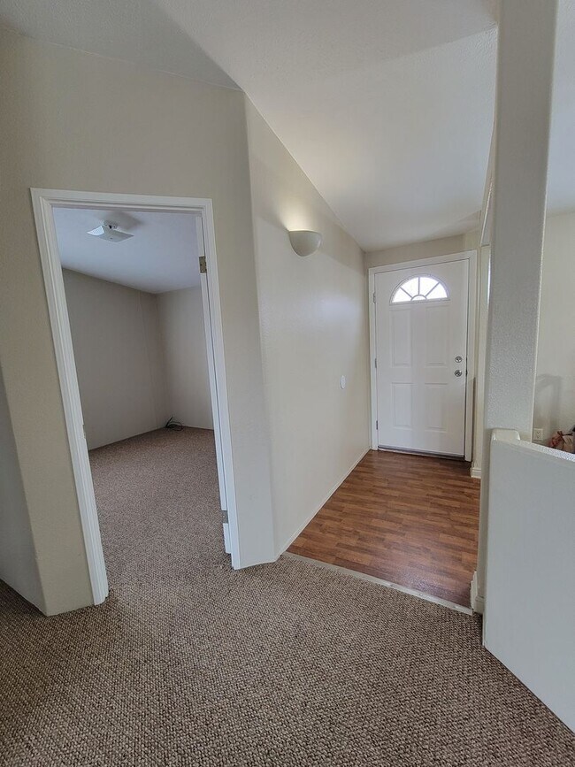 Foto del edificio - For Rent – 3 Bedroom, 2 Bath Home Near Old...