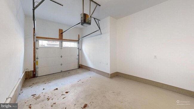 Building Photo - 909 Lakeview Ct