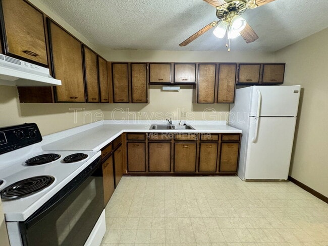 Building Photo - 445 Elm Pl