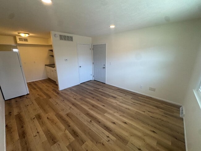 Building Photo - 208 Lindell Dr