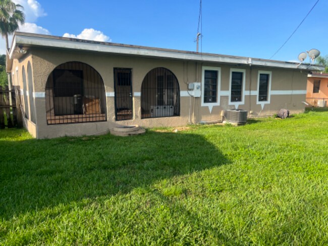 Foto del edificio - 3241 NW 154th Terrace