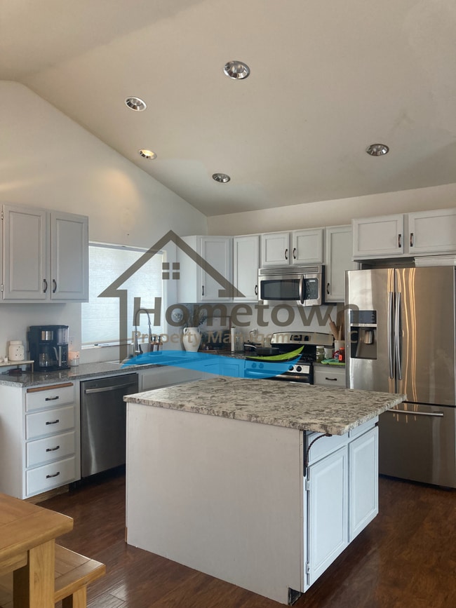 Building Photo - Spacious 4 Bedroom 2.5 Bath Family Home wi...