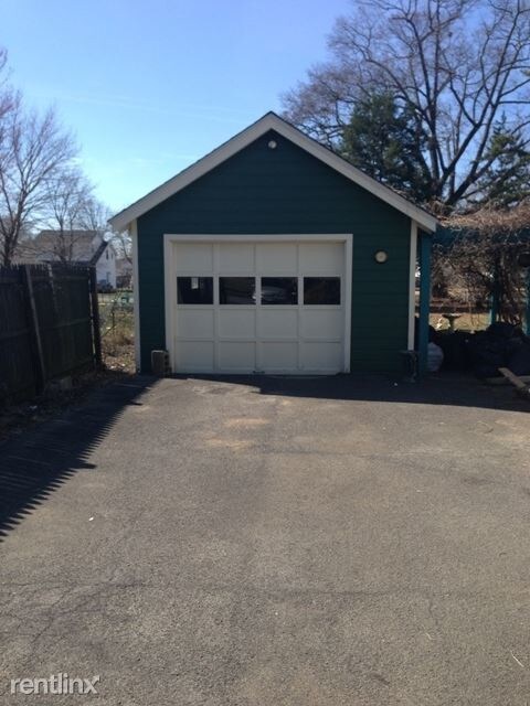 Foto del edificio - 3 br, 1.5 bath House - 171 Princetown Rd
