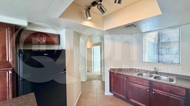 Building Photo - 4925 E Desert Cove Ave