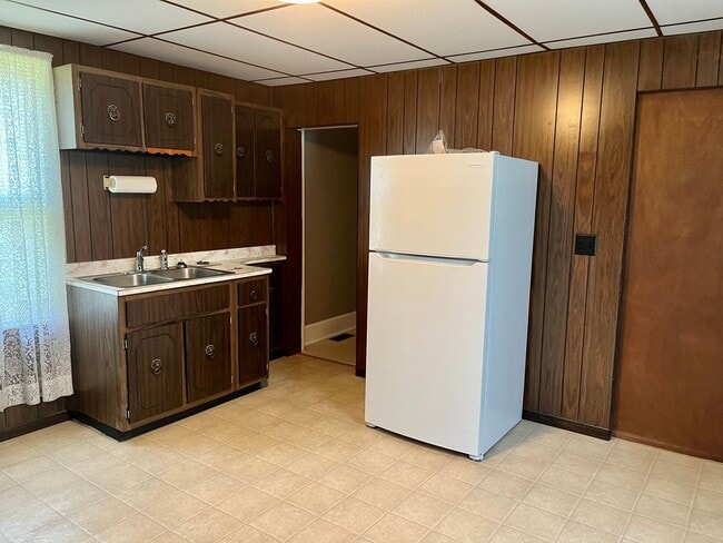 Building Photo - One Bedroom in Madison IL