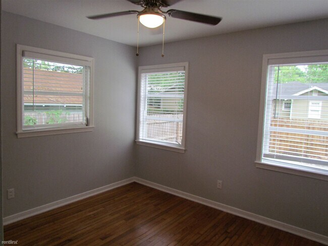 Building Photo - 2 br, 1 bath Duplex - 2054 Emogene Street