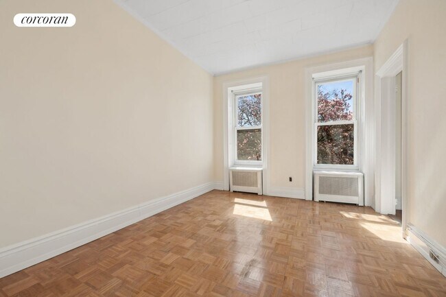 Building Photo - 19 4th Pl