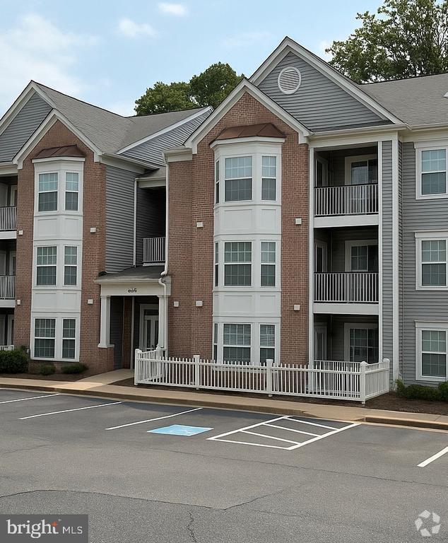 Building Photo - 653 Burtons Cove Way